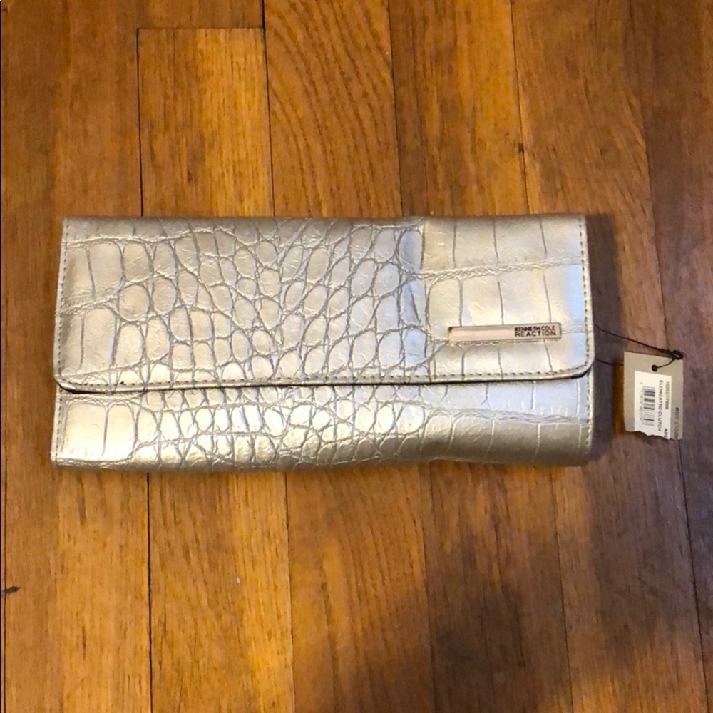 Kenneth Cole Reaction Silver Wallet\Clutch